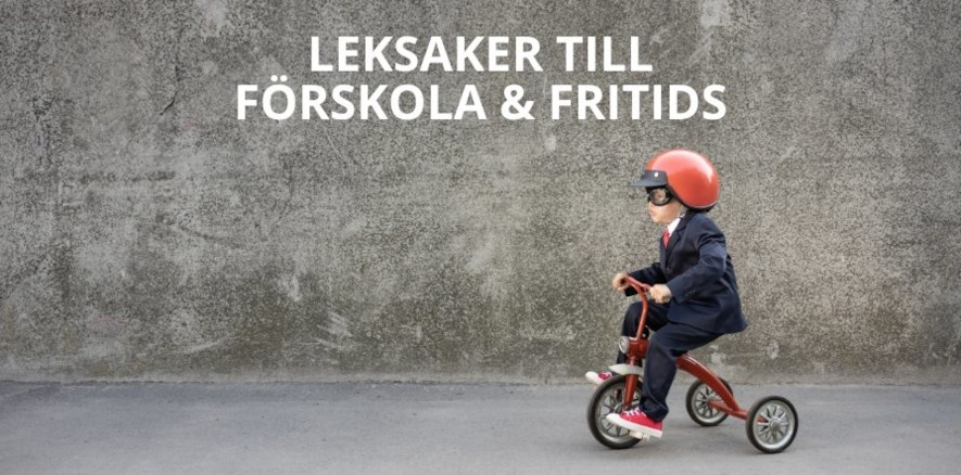 Barn på förskola cyklar